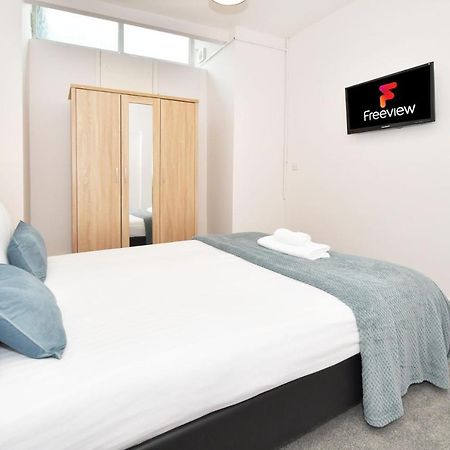 Wistaston House By Yourstays 5 Double Bedrooms And 2 Bathrooms, Great For Groups! Book Now! 克鲁 外观 照片