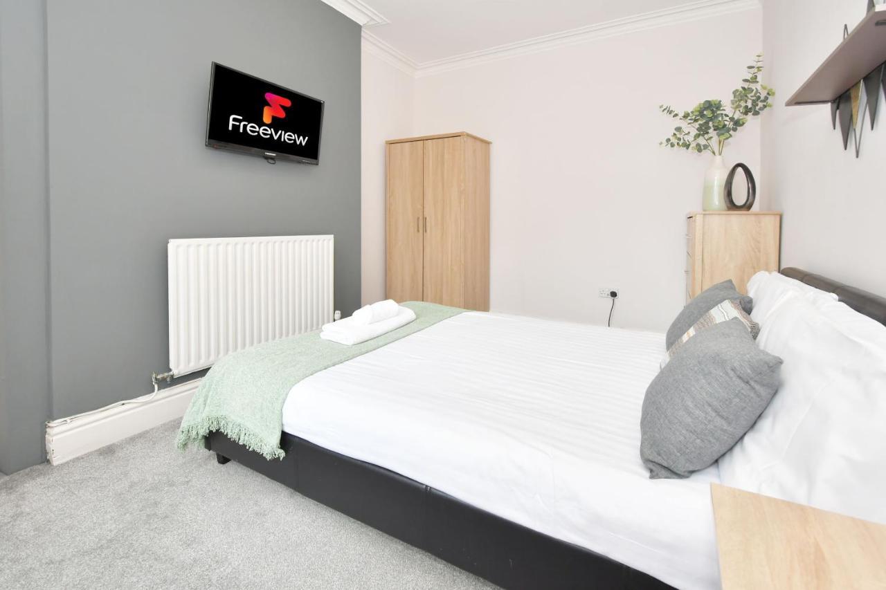 Wistaston House By Yourstays 5 Double Bedrooms And 2 Bathrooms, Great For Groups! Book Now! 克鲁 外观 照片