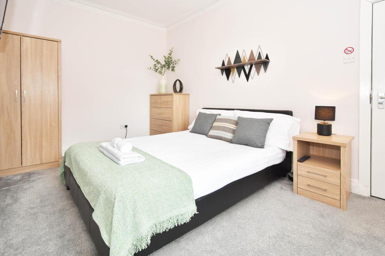 Wistaston House By Yourstays 5 Double Bedrooms And 2 Bathrooms, Great For Groups! Book Now! 克鲁 外观 照片
