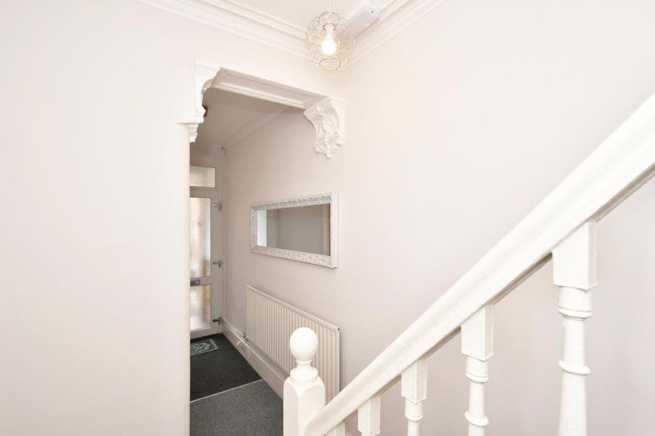 Wistaston House By Yourstays 5 Double Bedrooms And 2 Bathrooms, Great For Groups! Book Now! 克鲁 外观 照片